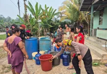 Warga Tapang Semadak Kembali Mendapatkan Bantuan Air Bersih