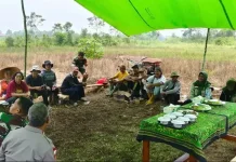 Tim Satgas Karhutla Mabes TNI Berikan Penyuluhan kepada Masyarakat Dusun Sauwe