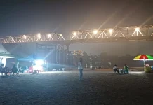 Masyarakat Sintang Manfaatkan Wisata Dadakan Pasir Timbul di Sungai Melawi
