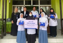 YBMBRILiaN Salurkan Bantuan Tanggap Darurat Kabut Asap untuk MAN 1 Sintang