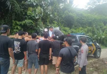 Wujud Kepedulian, Polsek Putussibau Utara Bantu Antar Jenazah Warga Ariung