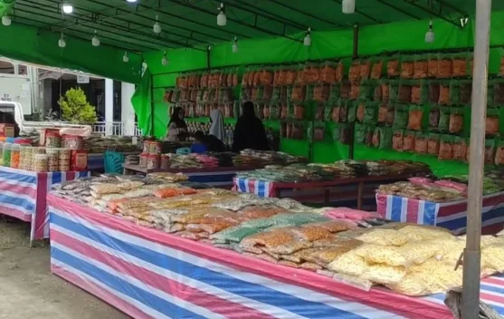 Hadapi Lebaran, Penjual Kue kerinng Marak di Sintang