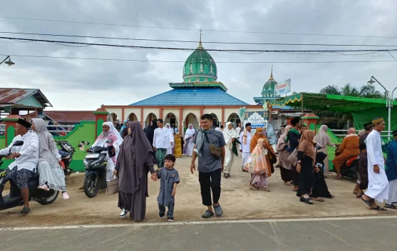 Warga Binjai Hulu Padati Masjid Al-Huda saat Salat Idulfitri