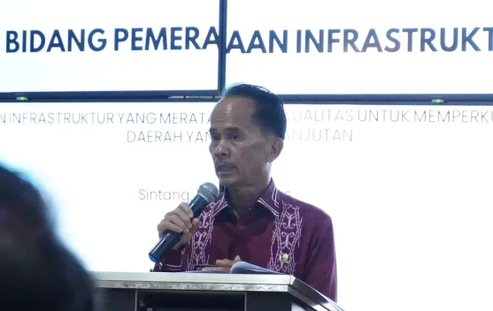 Ini Tanggapan Bupati Sintang Terkait Jalan Rusak yang Viral di Medsos