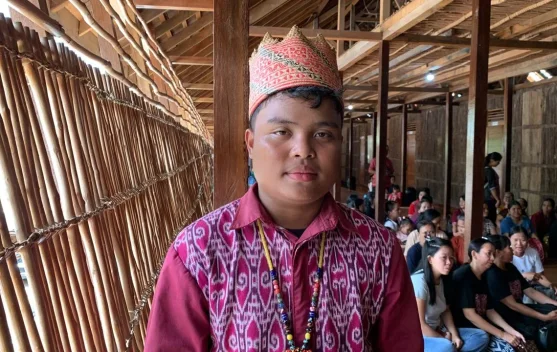 Toni, Pemuda yang Terus Melestarikan Tradisi Besampi