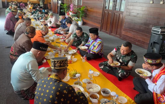 Saprahan Jadi Simbol Kebersamaan pada Hari Jadi Kota Sintang ke-664