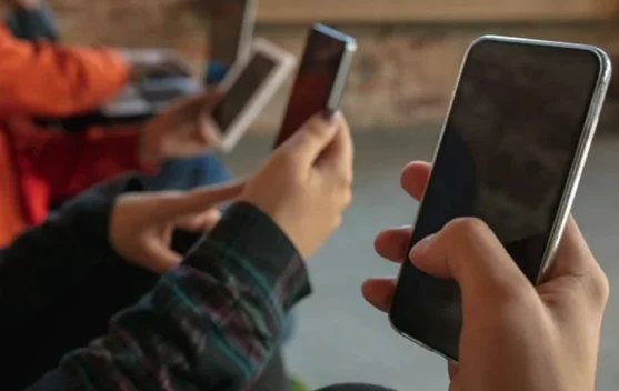 Saring sebelum Sharing: Bijak di Era Informasi Digital