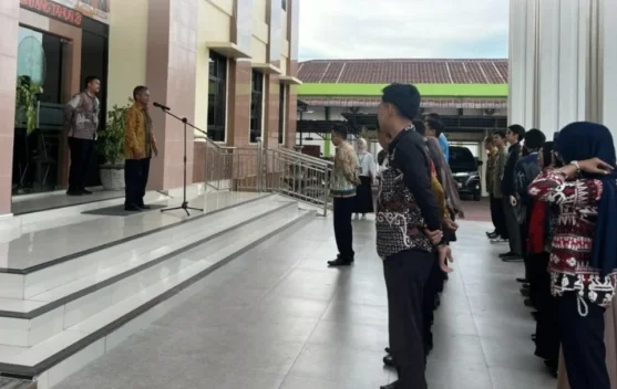 Evaluasi Kinerja Sepekan, Panitera PA Sintang Dorong Aparatur Terus Belajar