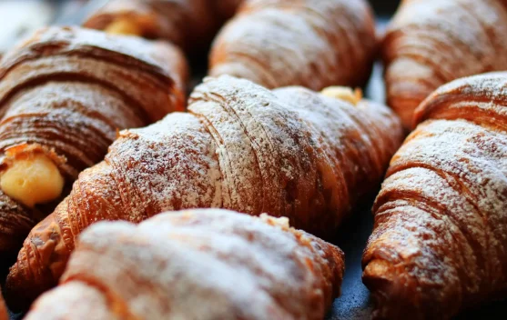 Sensasi Baru Kuliner Fusion: Croissant Rasa Klepon Pandan
