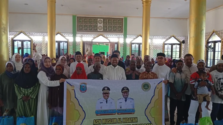 Ahmad Nausrau bersama ASN Muslim Pemprov PBD Salurkan Sembako