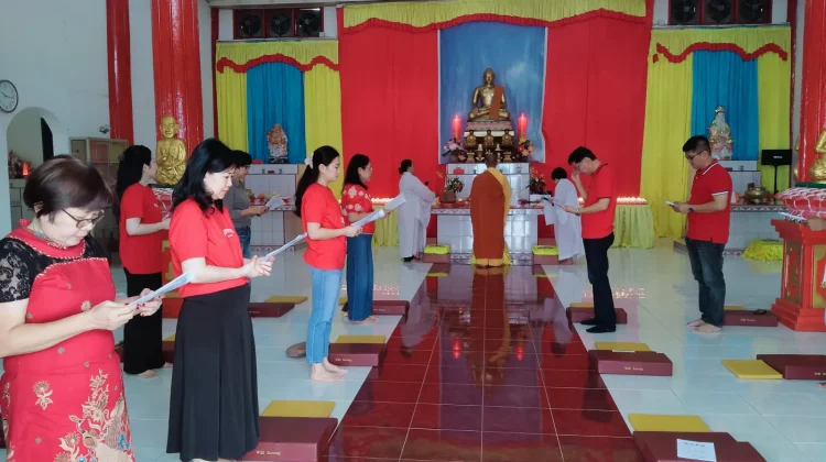 Imlek 2026, Umat Tionghoa Sorong Gelar Sembahyang di Vihara