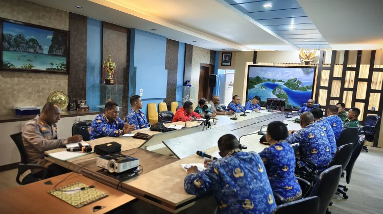 Sampah Menumpuk, Wabup Raja Ampat Libatkan Forkopimda-LMA Bahas TPA
