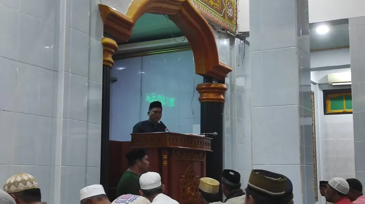 Suasana Salat Tarawih Pertama di Masjid Darussalam Sorong