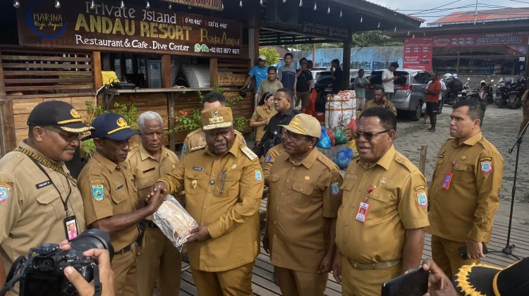 Tiga Speedboat Pusling Disalurkan, Gubernur Elisa: Bukan Kepentingan Pribadi