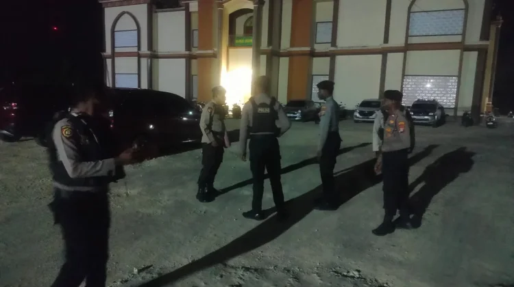Polres Sorong Selatan Melakukan Pengamanan Salat Tarawih di Masjid