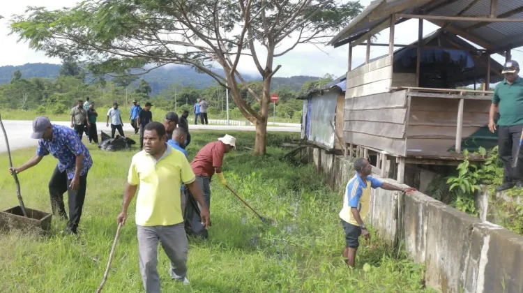 Wabup Tambrauw Pimpin ASN Gelar Jumat Bersih