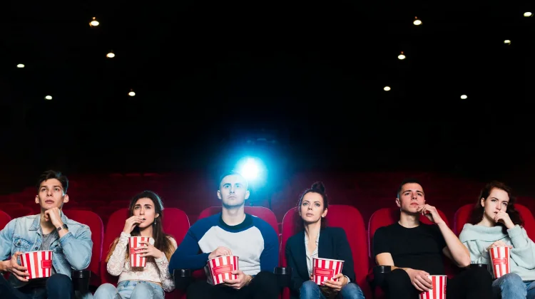 Rahasia Posisi Duduk Terbaik saat Menonton di Bioskop