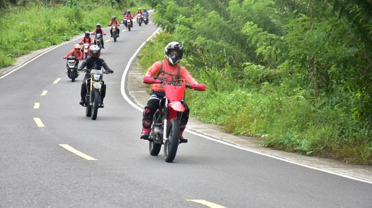 Crosser Pasmar 3 Ngabuburit Touring ke Pantai Batu Lobang