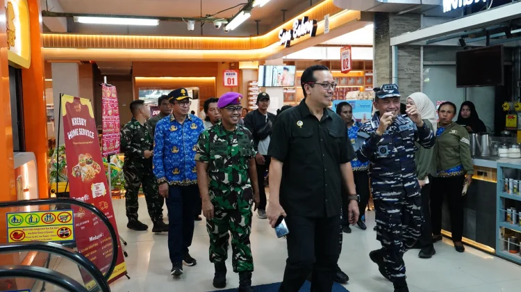 Asops Danpasmar 3 Ikuti Pemantauan Harga dan Stok Sembako jelang Idul Fitri