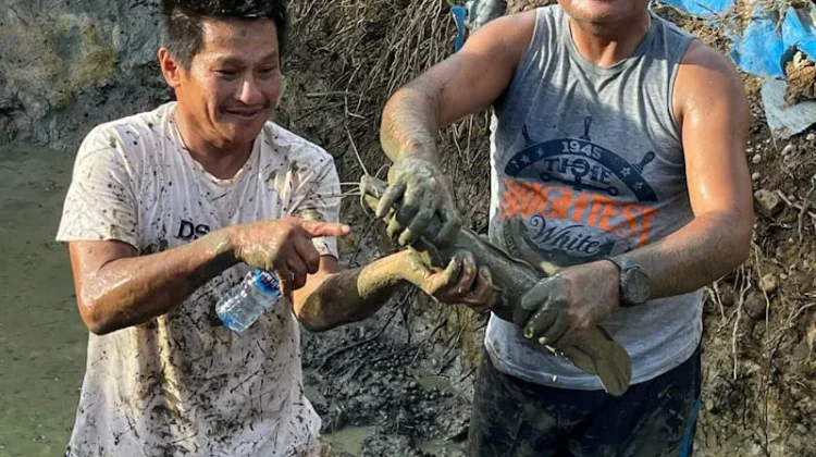 Cara Unik Wakapolda PBD Berbagi Takjil untuk Masyarakat