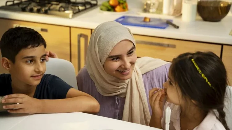 Panduan Anak Mengenal Etika saat Berkunjung ke Rumah Saudara