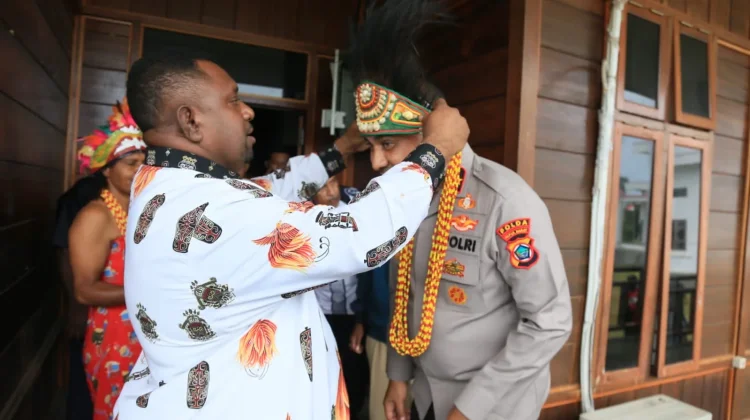 Kapolda Papua Barat Silaturahmi dengan MRP Papua Barat