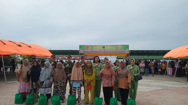 TNI AD Gelar Bazar Ramadan di Pantai WTC Raja Ampat, Sediakan Bahan Pokok Murah
