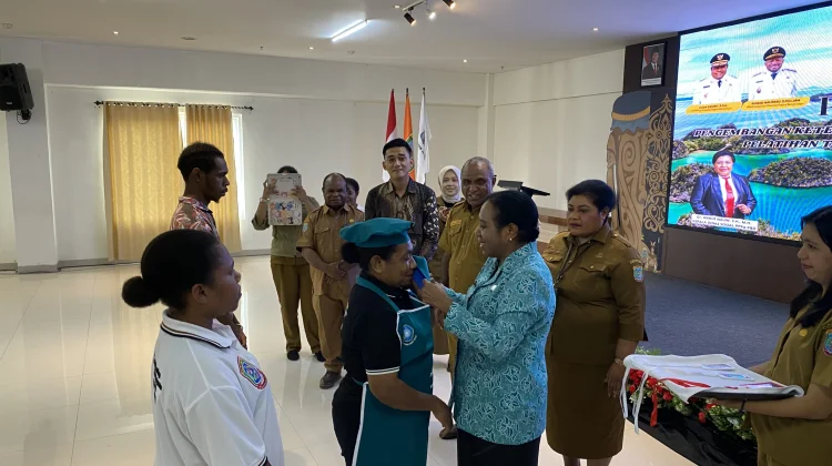 Kolaborasi Pemprov-PKK PBD, 43 OAP Dapat Pelatihan Tata Boga, Menjahit dan Otomotif
