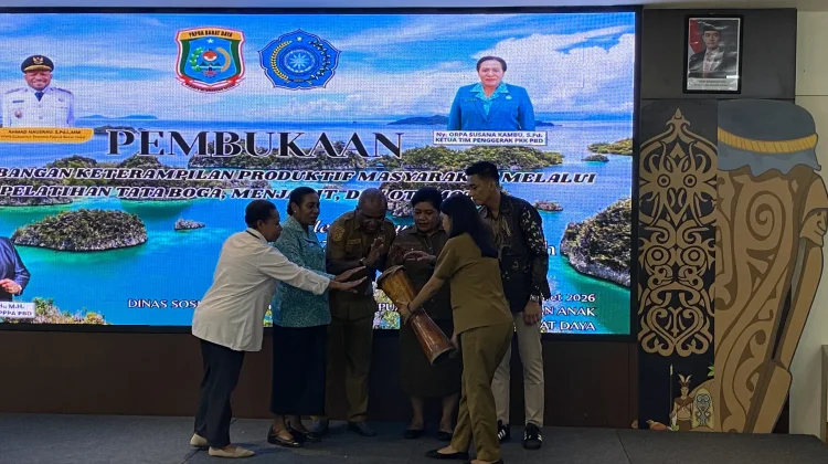 Kolaborasi Pemprov-PKK PBD, 43 OAP Dapat Pelatihan Tata Boga, Menjahit dan Otomotif