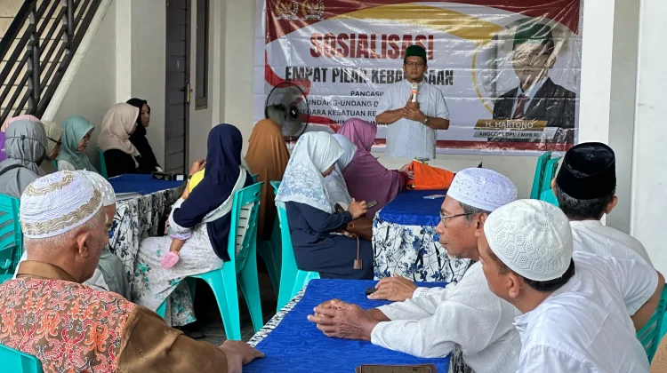 Anggota YABSIRA Serius Menyimak Sosialisasi 4 Pilar Kebangsaan Senator Hartono