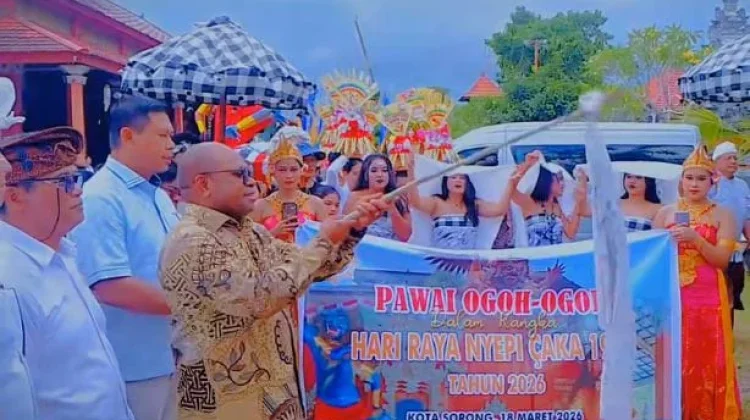 Walikota Sorong Lepas Pawai Ogoh-Ogoh