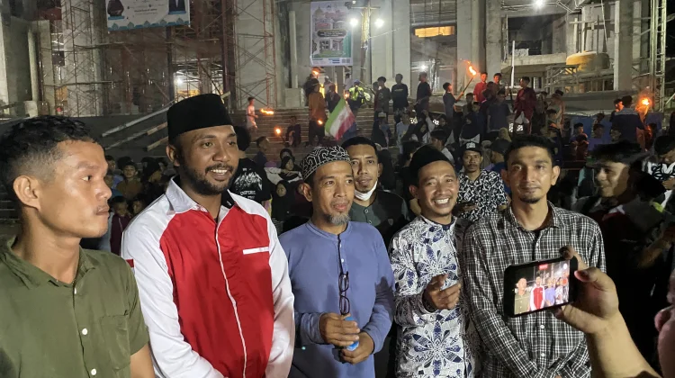 Pawai Obor Malam Takbiran HBM Squad Ramaikan Jalanan Kota Sorong