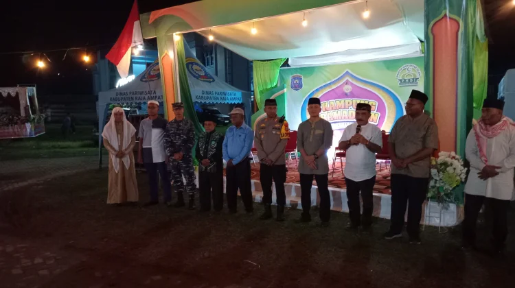 Umat Muslim Raja Ampat Gelar Pawai Takbir Keliling di Distrik Kota Waisai