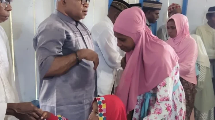Hangat dan Akrab, Wabup Sorong Selatan Rayakan Idulfitri Bersama Warga Kokoda