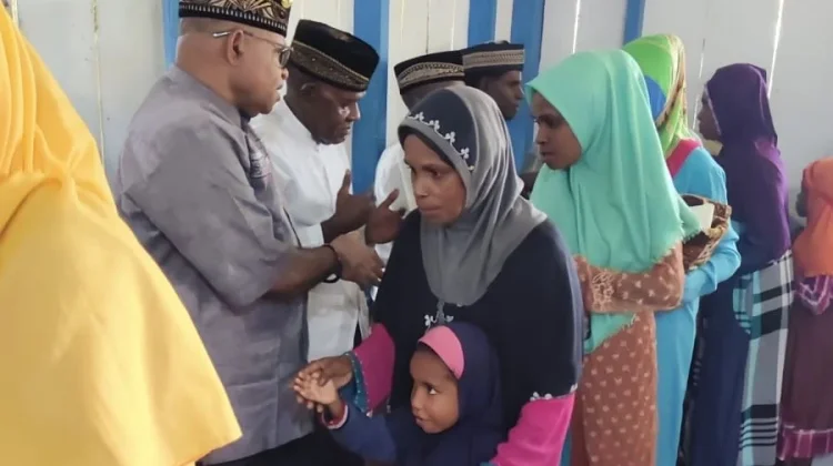 Hangat dan Akrab, Wabup Sorong Selatan Rayakan Idulfitri Bersama Warga Kokoda