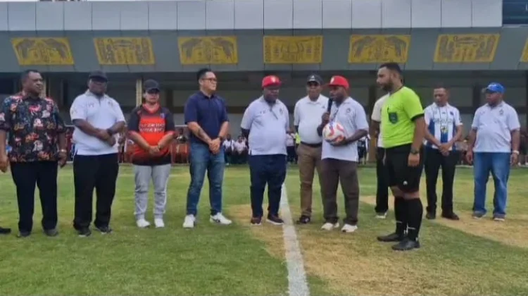 Elisa Kambu Resmi Membuka Liga 4 Piala Gubernur Papua Barat Daya 2026