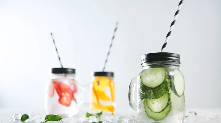 Cara Bikin Infused Water Simpel untuk Sehari Hari