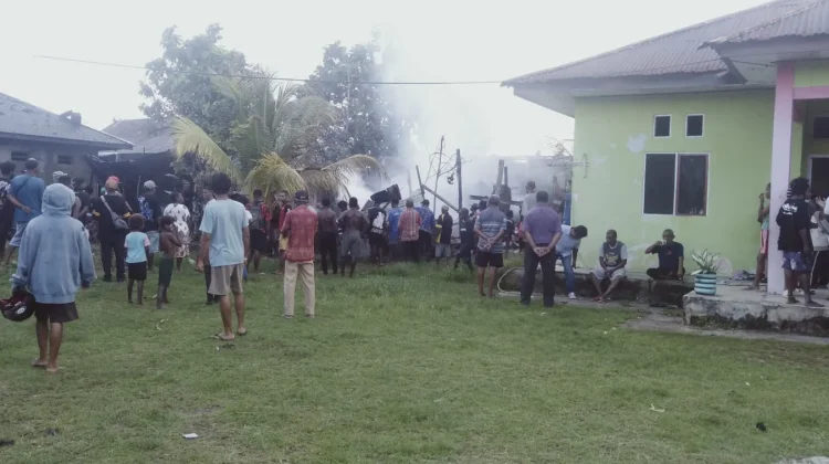 Diduga Mabuk, Anak Kandung Tega Membakar Rumah Orangtuanya Sendiri