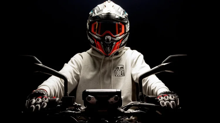 Gak Cuma Helm: 5 Rekomendasi Jaket dan Riding Gear Anti-Gercep