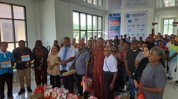 Gubernur PBD Resmikan 11 Rumah Baru dan Rehabilitasi Ratusan Rumah OAP