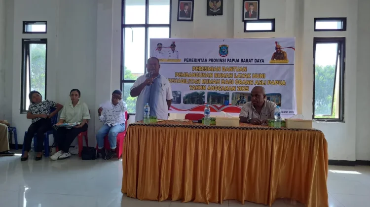 Gubernur PBD Resmikan 11 Rumah Baru dan Rehabilitasi Ratusan Rumah OAP