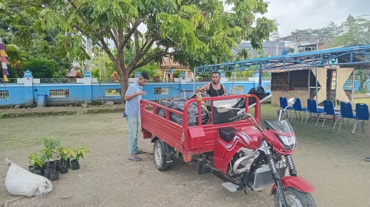 Sambut Paskah, KNPI Raja Ampat Gelar Aksi Sosial Bersihkan Empat Gereja