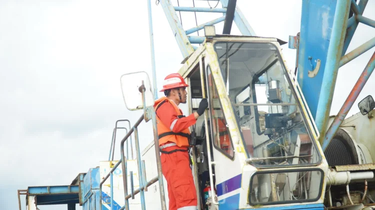 Pertamina Patra Niaga Kilang Kasim Tuntaskan Pekerjaan High Risk Erection MLA