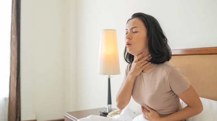Bolehkah Minum Air Es atau Makan Es Krim saat Tenggorokan Radang