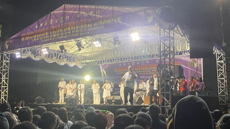 Momentum Paskah, Gubernur Elisa Kambu Tekankan Pentingnya Persatuan Umat