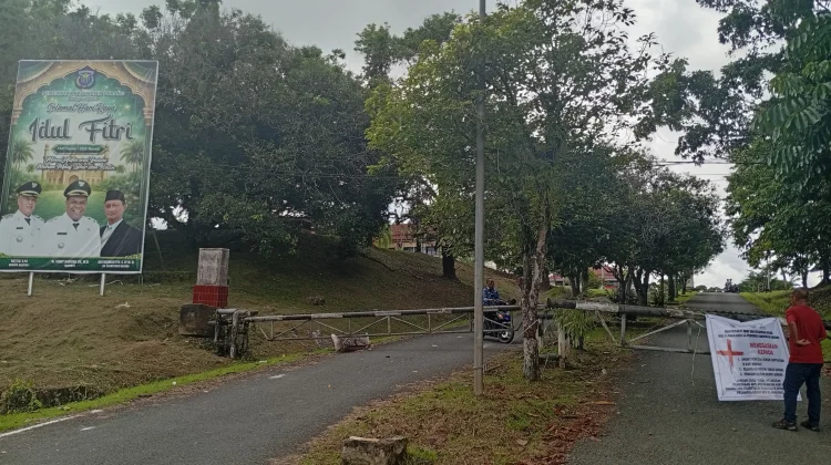 Protes Penahanan 3 Tersangka Dugaan Korupsi, Kantor Bupati Sorong Dipalang