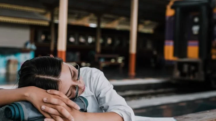 Social Battery Drop: saat Energi Habis karena Bersosialisasi