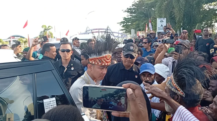 Disambut Meriah di Sorong, Wapres Gibran Rakabuming Raka Dihujani Aspirasi