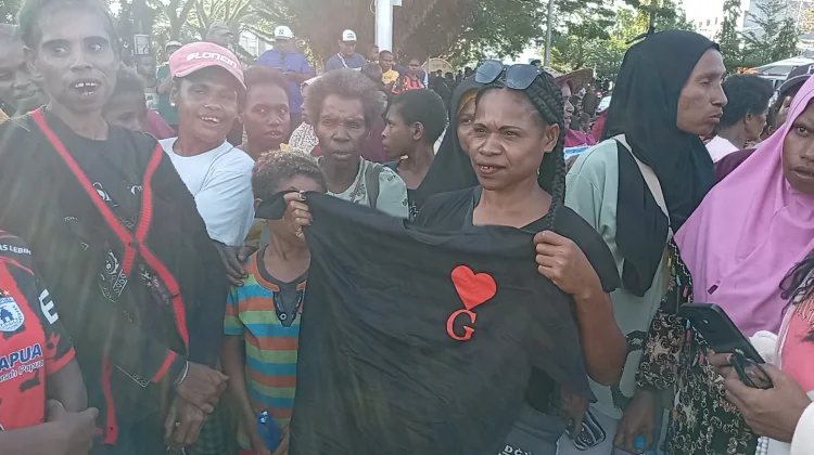 Veronica Bahagia Dapat Baju Kaos Wapres Gibran