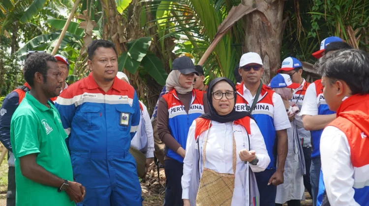 Pertamina Kilang Kasim Dampingi Kunjungan Komisaris di Kampung Malabam
